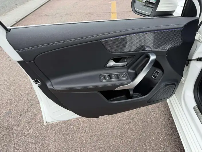 Mercedes-Benz A-class 2022 Model A 200 L Sports sedan Dynamic Edition – фото 6