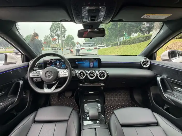 Mercedes-Benz A-class 2022 Model A 200 L Sports sedan Dynamic Edition – фото 7