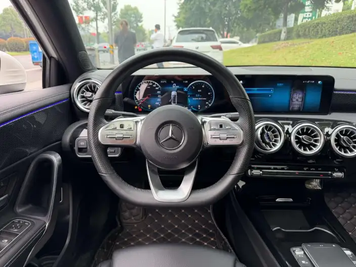 Mercedes-Benz A-class 2022 Model A 200 L Sports sedan Dynamic Edition – фото 8