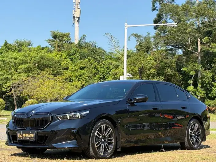 BMW 5 Series 2026 Model 530Li Leading Model M Sports Set – фото 1