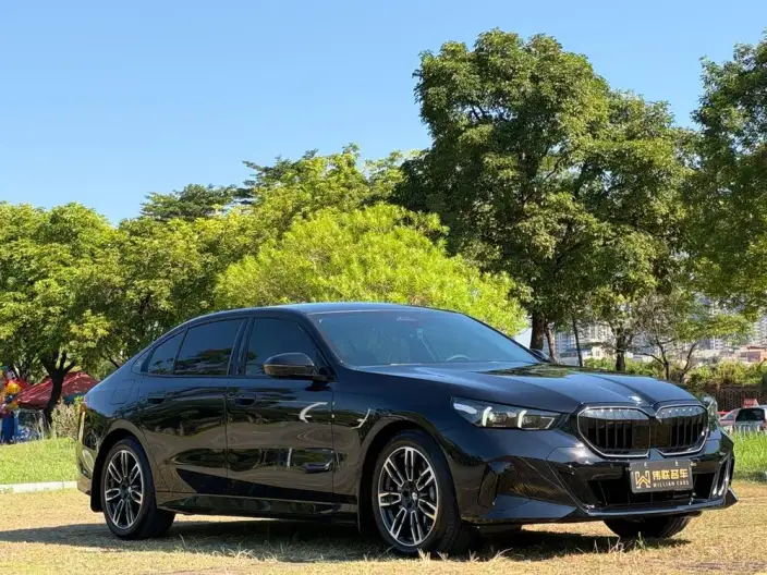 BMW 5 Series 2026 Model 530Li Leading Model M Sports Set – фото 3