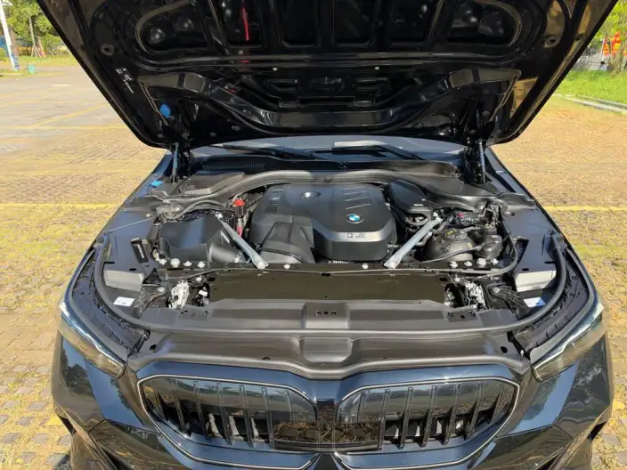 BMW 5 Series 2026 Model 530Li Leading Model M Sports Set – фото 8