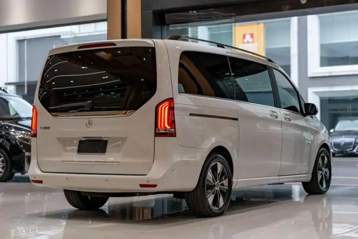 Mercedes-Benz V-Class 2022 Model V 260 Premium Edition – фото 6