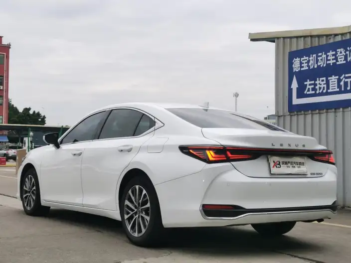 Lexus ES 2025 Model 200 Premium