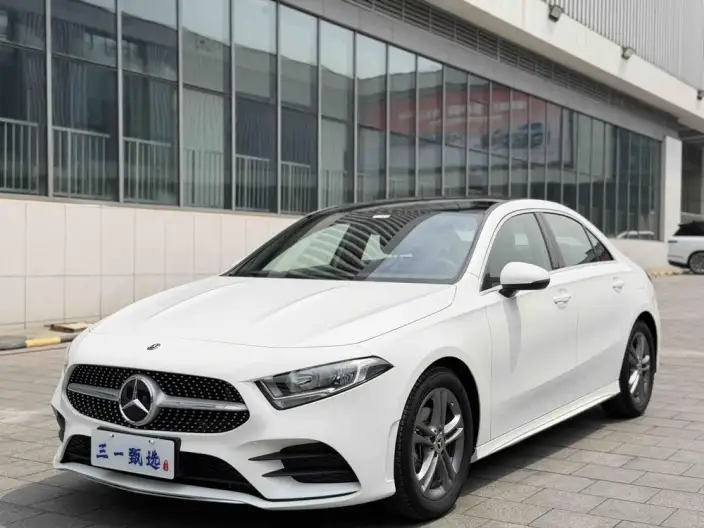 Mercedes-Benz A-class 2020 Model Facelift A 180 L Sports sedan – фото 1