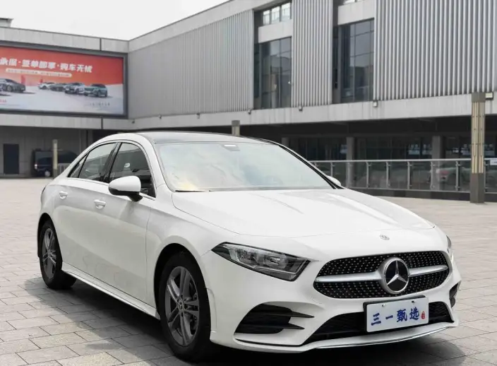 Mercedes-Benz A-class 2020 Model Facelift A 180 L Sports sedan – фото 3