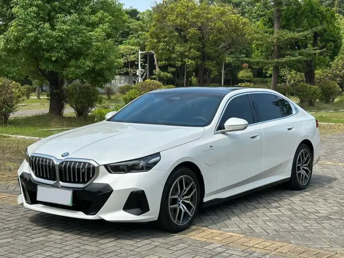 BMW i5 2024 Model eDrive35L Luxury Set – фото 1