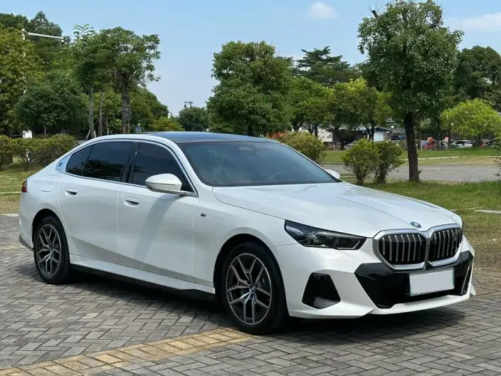 BMW i5 2024 Model eDrive35L Luxury Set – фото 3
