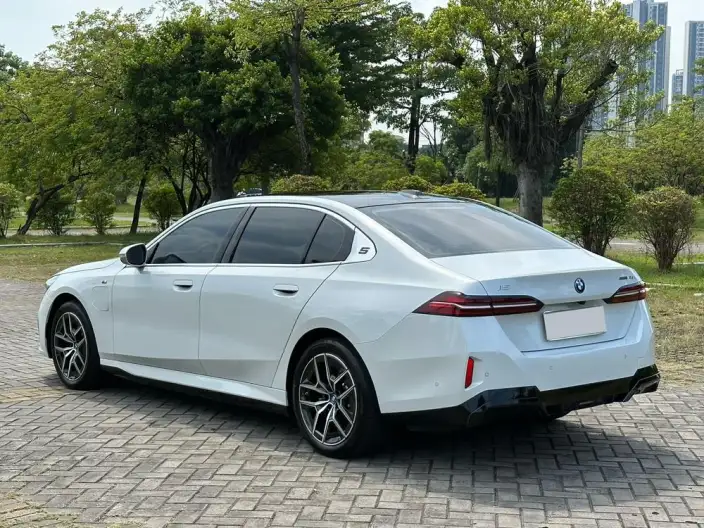 BMW i5 2024 Model eDrive35L Luxury Set – фото 5