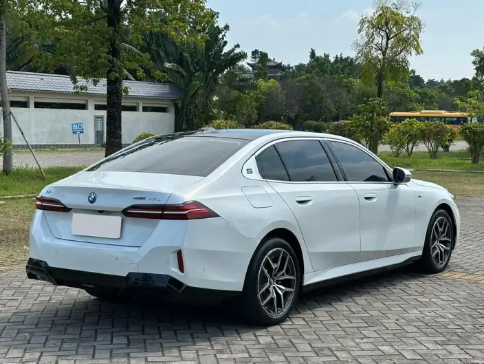 BMW i5 2024 Model eDrive35L Luxury Set – фото 7