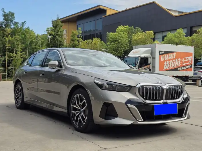 BMW i5 2024 Model eDrive35L Exclusive Model M Sports Set – фото 3