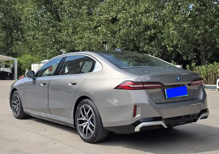 BMW i5 2024 Model eDrive35L Exclusive Model M Sports Set – фото 4