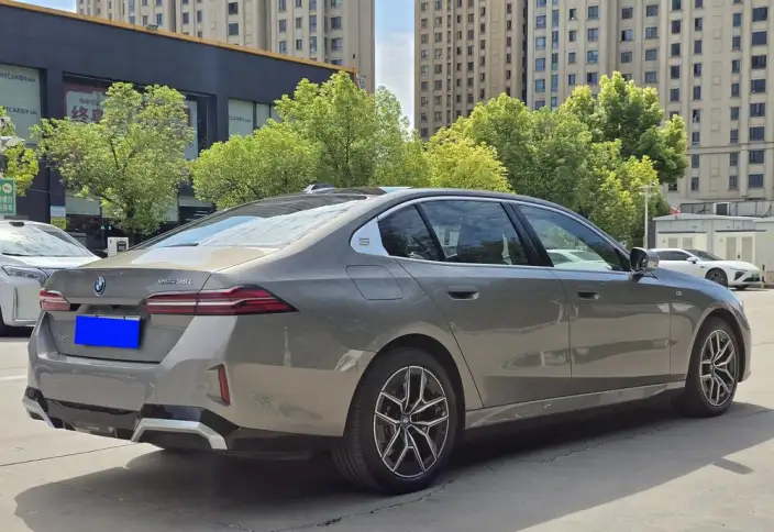 BMW i5 2024 Model eDrive35L Exclusive Model M Sports Set – фото 6