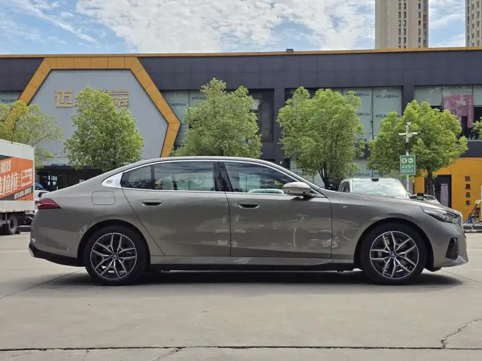 BMW i5 2024 Model eDrive35L Exclusive Model M Sports Set – фото 7