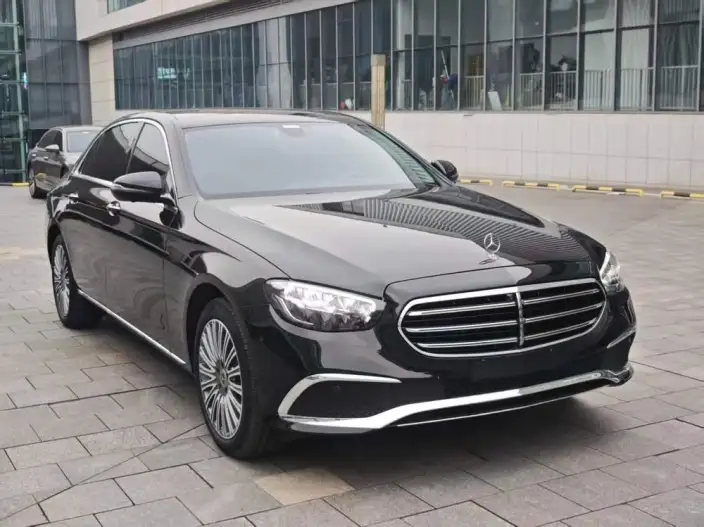 Mercedes-Benz E-Class 2023 Model E 300 L Luxury Model sedan – фото 3