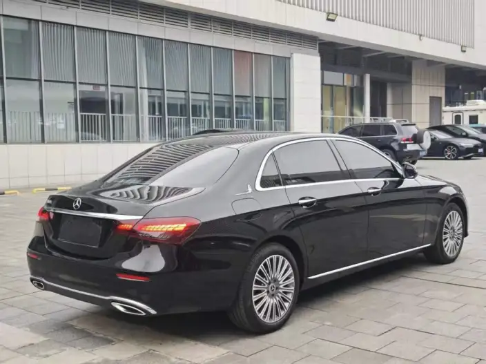 Mercedes-Benz E-Class 2023 Model E 300 L Luxury Model sedan – фото 6