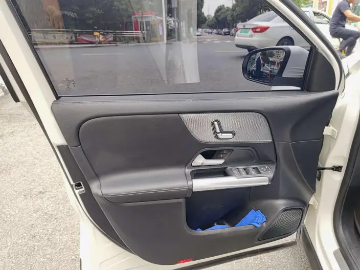 Mercedes-Benz GLA 2023 Model GLA 200 – фото 10