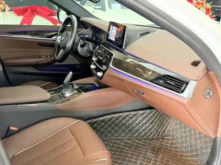 BMW 5 Series 2022 Model Facelift II 525Li M Sports Set – фото 7