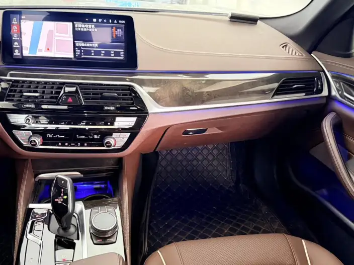 BMW 5 Series 2022 Model Facelift II 525Li M Sports Set – фото 8