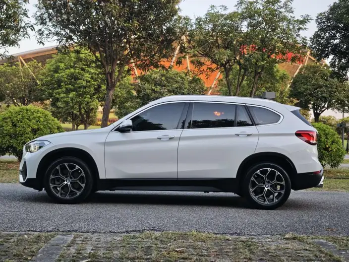 BMW X1 2022 Model sDrive25Li Leading Model – фото 4