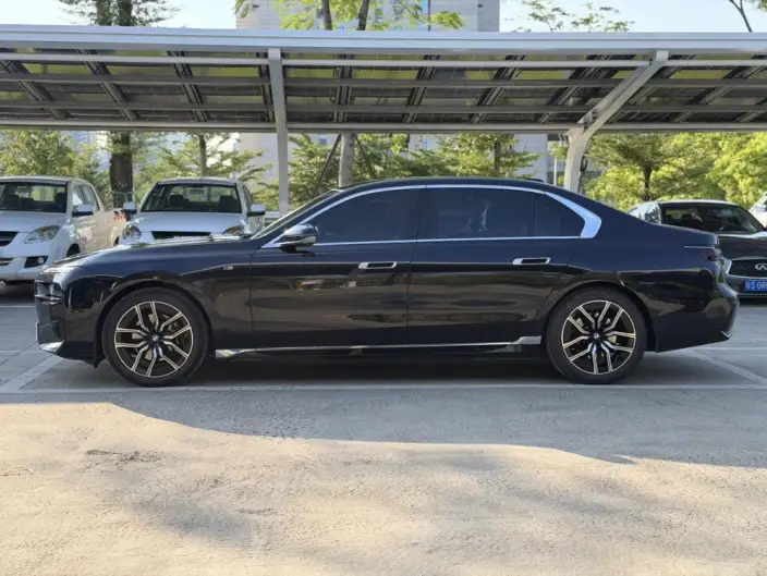 BMW 7 Series 2023 Model 735Li M Sports Set – фото 4