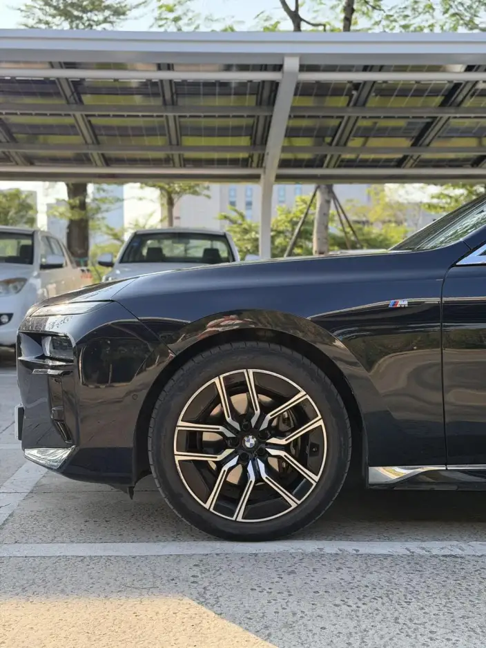BMW 7 Series 2023 Model 735Li M Sports Set – фото 8