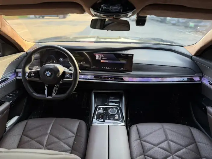 BMW 7 Series 2023 Model 735Li M Sports Set – фото 10
