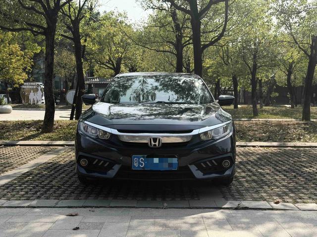 Honda Civic 2016 220TURBO CVT Luxury – фото 2