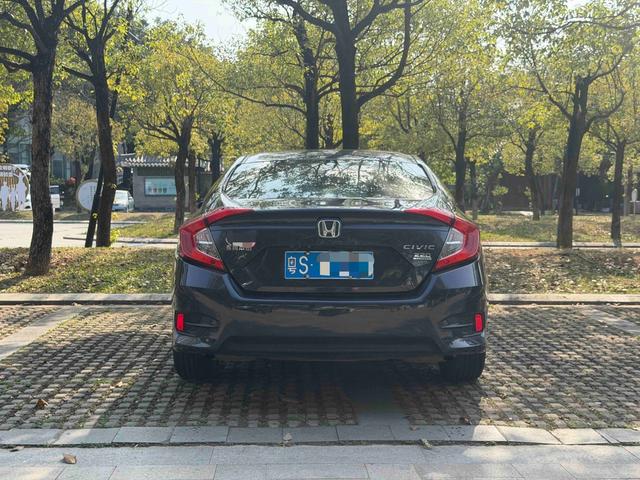 Honda Civic 2016 220TURBO CVT Luxury – фото 5