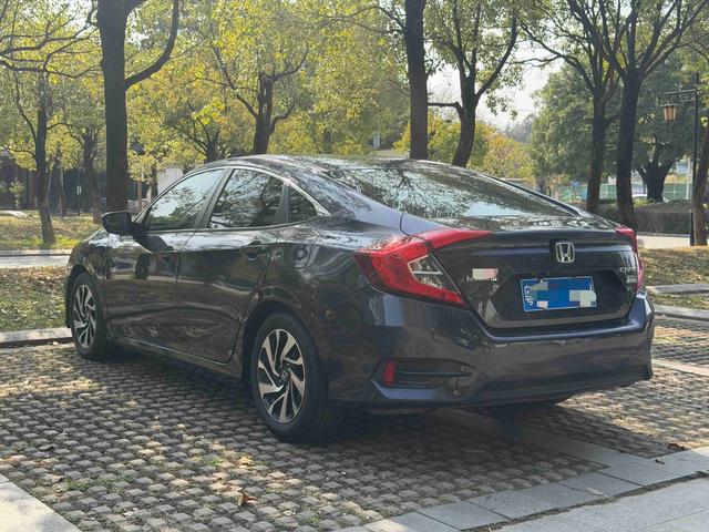 Honda Civic 2016 220TURBO CVT Luxury – фото 6