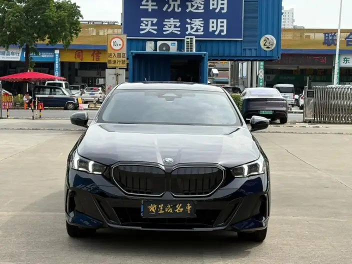 BMW 5 Series 2025 Model 525Li M Sports Set – фото 2