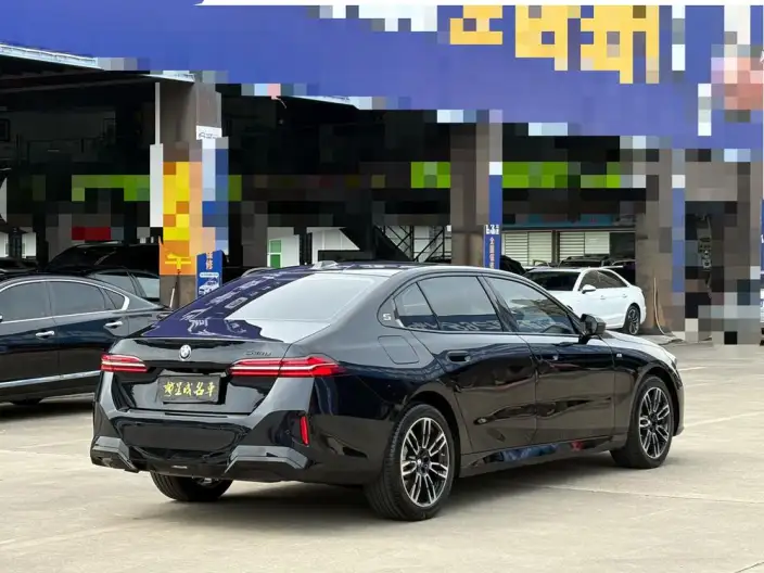BMW 5 Series 2025 Model 525Li M Sports Set – фото 6