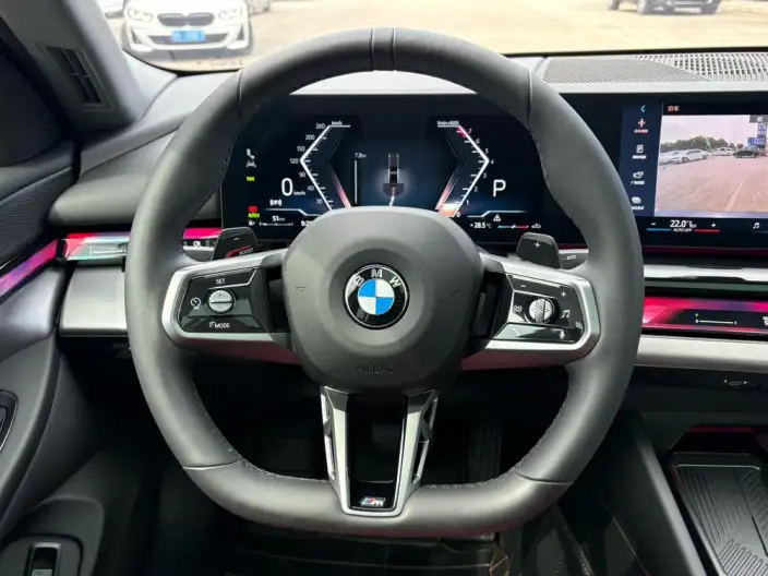 BMW 5 Series 2025 Model 525Li M Sports Set – фото 10