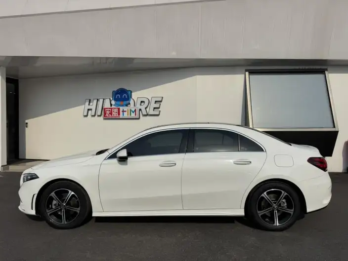 Mercedes-Benz A-class 2022 Model Facelift II A 200 L Sports sedan Fashion Edition – фото 3