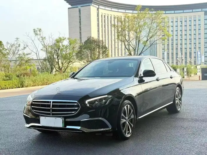 Mercedes-Benz E-Class PHEV 2022 Model E 350 e L sedan – фото 1