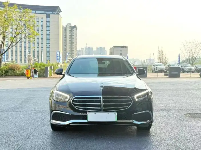 Mercedes-Benz E-Class PHEV 2022 Model E 350 e L sedan – фото 2