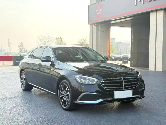 Mercedes-Benz E-Class PHEV 2022 Model E 350 e L sedan – фото 3