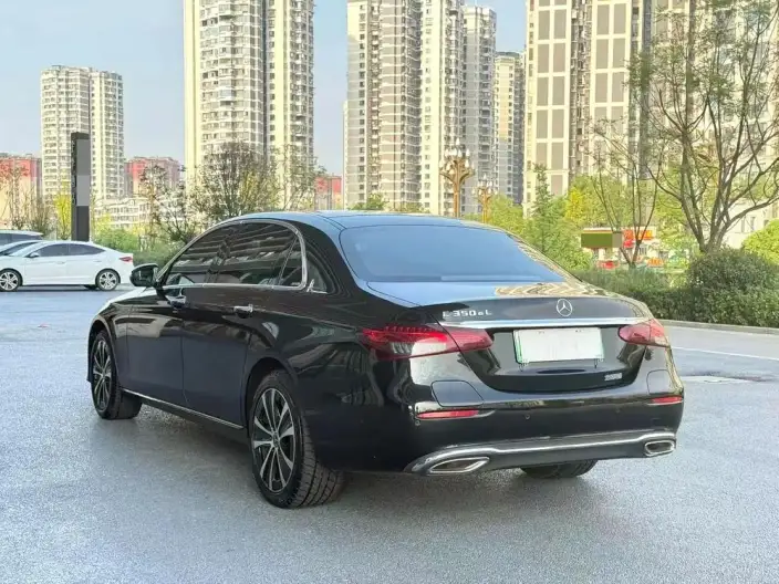 Mercedes-Benz E-Class PHEV 2022 Model E 350 e L sedan – фото 4