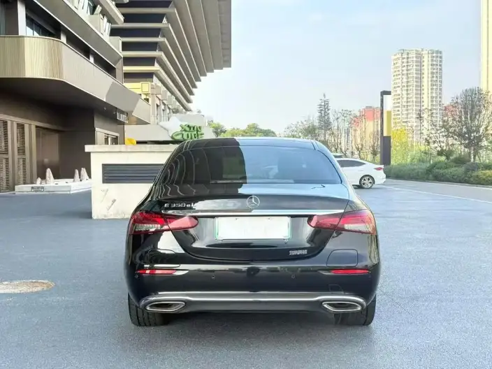 Mercedes-Benz E-Class PHEV 2022 Model E 350 e L sedan – фото 5