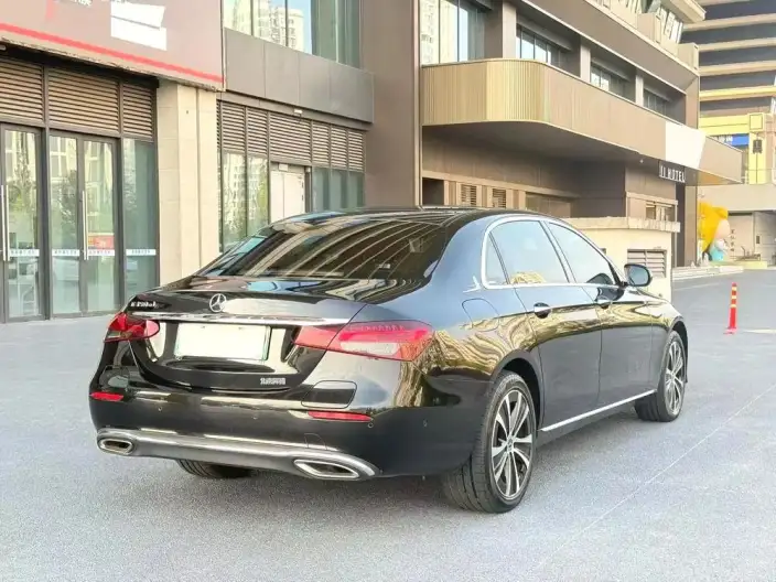 Mercedes-Benz E-Class PHEV 2022 Model E 350 e L sedan – фото 6