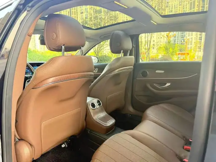 Mercedes-Benz E-Class PHEV 2022 Model E 350 e L sedan – фото 9