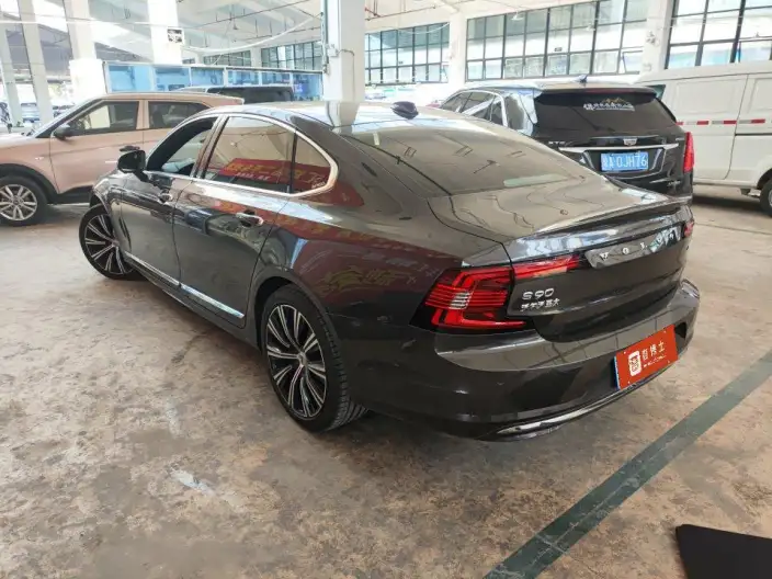 Volvo S90 2022 Model B5 Smart Range Deluxe Edition