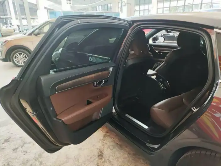 Volvo S90 2022 Model B5 Smart Range Deluxe Edition