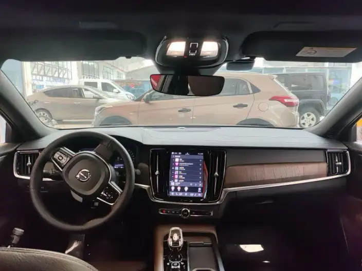 Volvo S90 2022 Model B5 Smart Range Deluxe Edition – фото 5