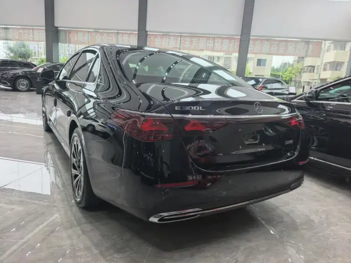 Mercedes-Benz E-Class 2024 Model E 300 L Luxury Model sedan – фото 4