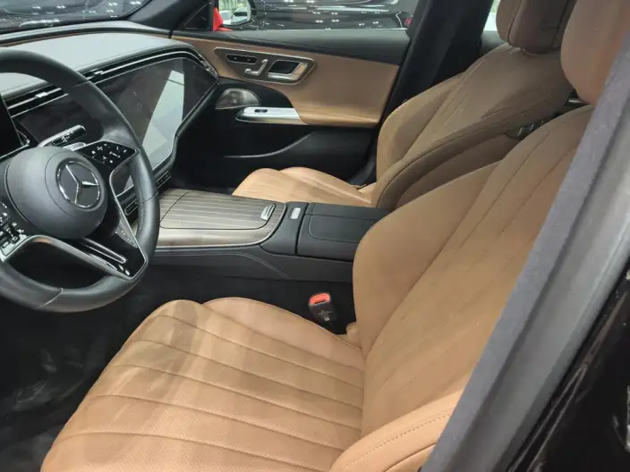 Mercedes-Benz E-Class 2024 Model E 300 L Luxury Model sedan – фото 9
