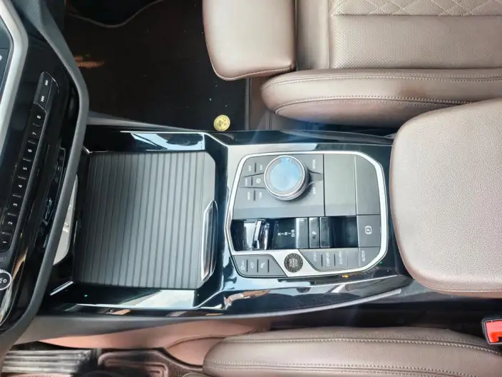 BMW iX3 2024 Model Leading Model – фото 9