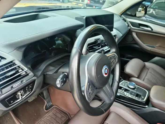 BMW iX3 2024 Model Leading Model – фото 10