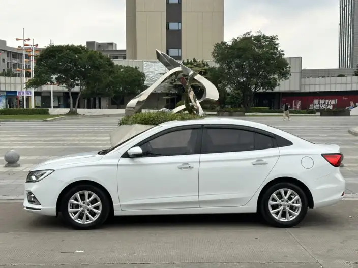 Roewe i5 2020 Model 1.5L Automatic 4G Connected Luxury Edition