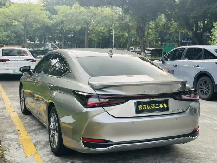 Lexus ES 2025 Model 300h Premium
